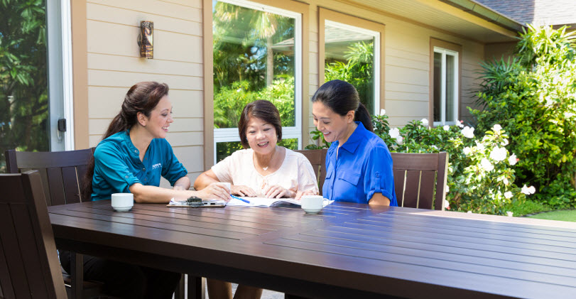 Oahu home care caregiver meeting with family consultation